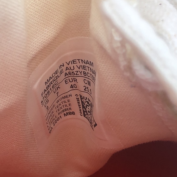 New CONVERSE CHUCK TAYLORS Cream Red Floral Stitched Tennies - Picture 8 of 12